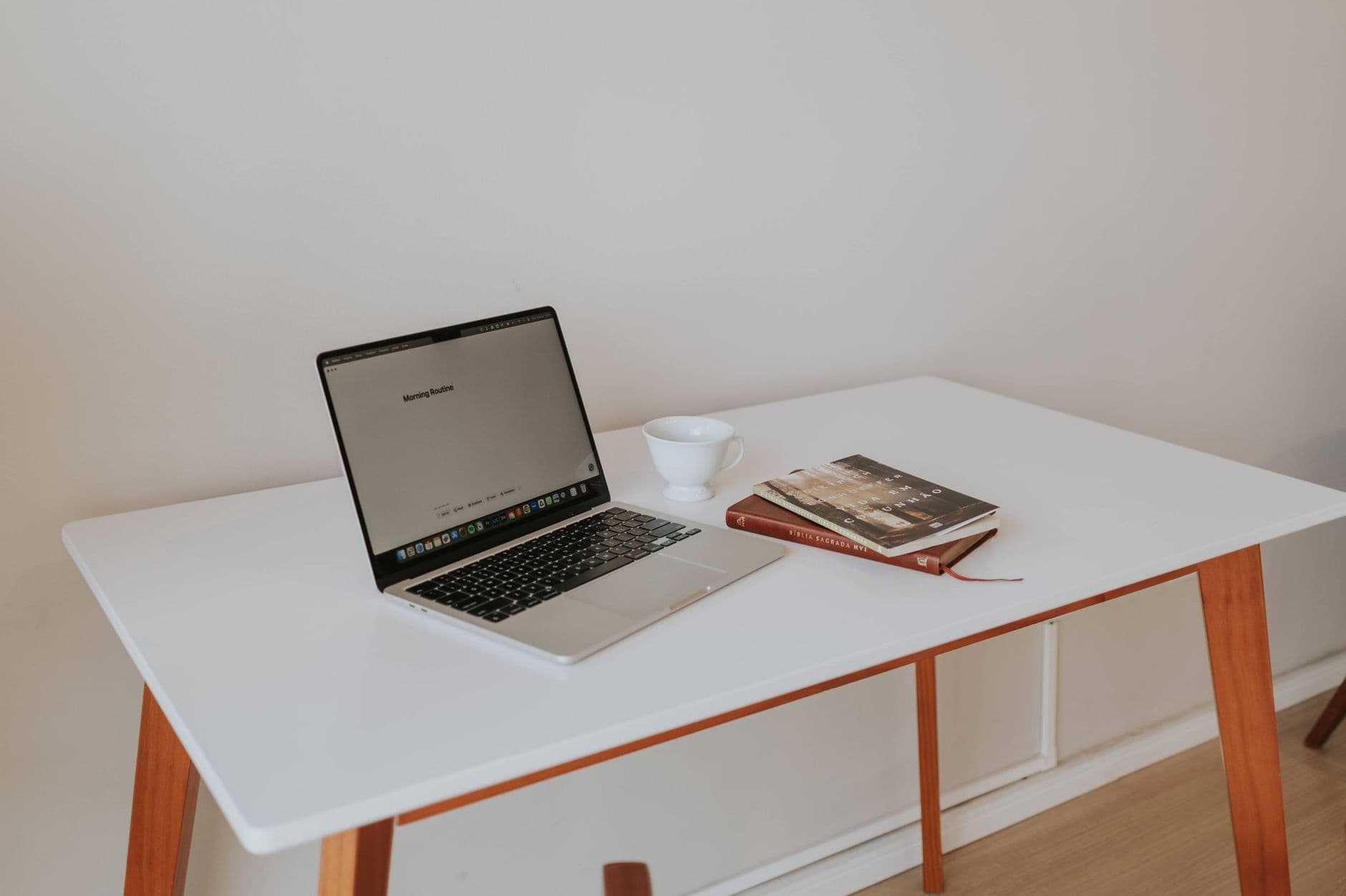 Cover image for 10 Essential Tools for a Tidy Home Office