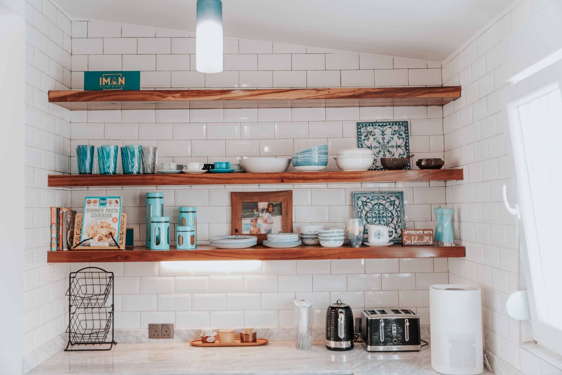 Cover image for Comparing Open vs. Closed Kitchen Shelving for Organization