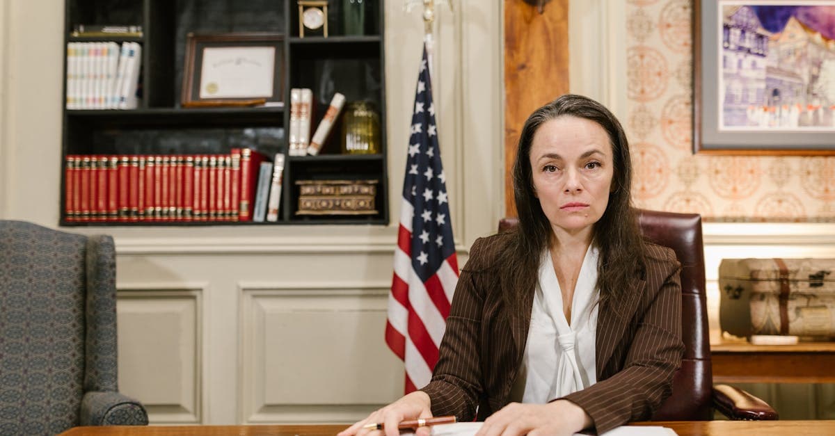 Cover Image for Immigration Lawyer Guide: 7 Tips to Choose the Right One