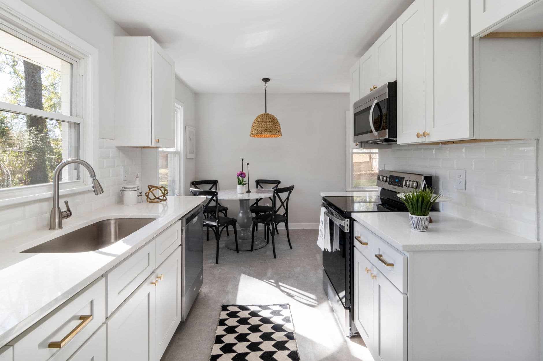 Cover image for What Makes a Kitchen Feel Inviting and Functional?