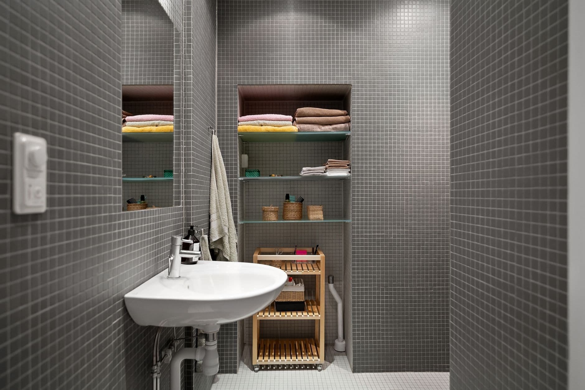Cover image for What's the Best Way to Organize a Small Bathroom?